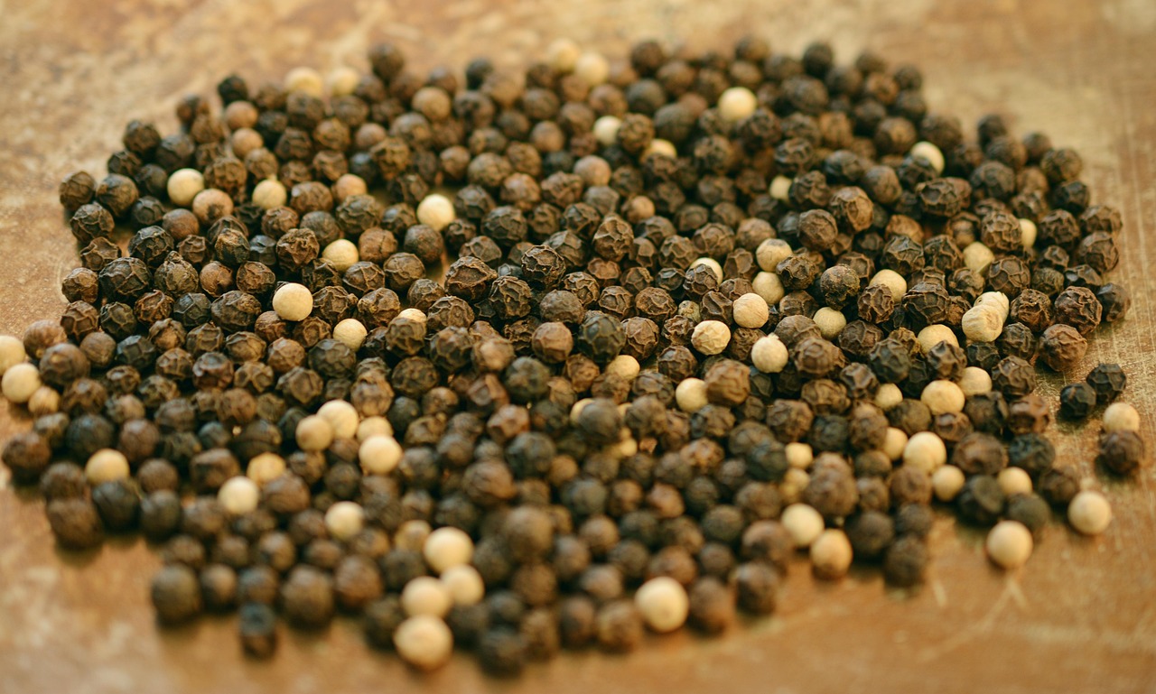 15 Ways to Use Black Pepper Oil Around the Home